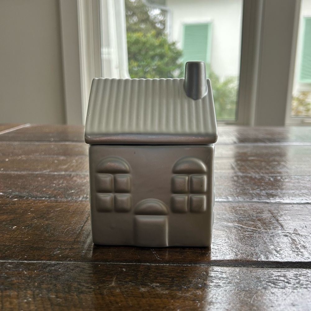 “New” Sand+Fog House Candle-silver